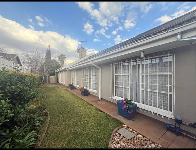 3 BEDROOM HOUSE FOR SALE IN VANDERBIJLPARK SE 2